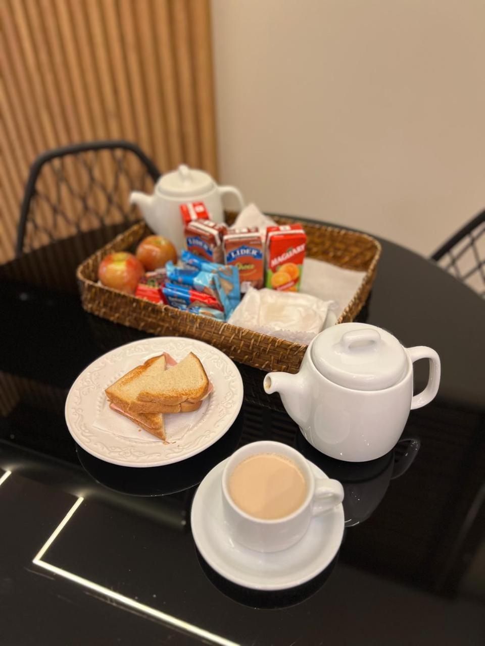情趣飯店 Status *